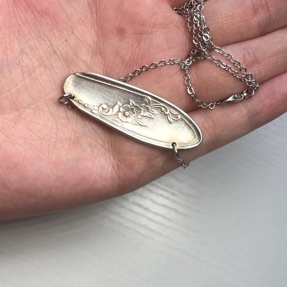 Sterling Silver.925 handmade floral bar necklace. - Picture 4 of 5